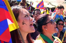 བཞུགས་སྒར་དུ་གསུམ་བཅུའི་དུས་དྲན་ཐེངས་༥༦པ་སྲུང་བརྩི་སྐབས། ༢༠༡༥།༣།༡༠