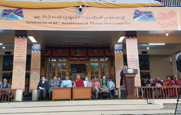 བཙན་བྱོལ་བོད་ཀྱི་སྤྱི་ཚོགས་ནང་མང་གཙོ་དབུ་བརྙེས་ནས་མི་ལོ་དྲུག་ཅུ་རེ་གཉིས་འཁོར་འདུག བཙན་བྱོལ་བོད་ཀྱི་སྤྱི་ཚོགས་ནང་མང་གཙོ་དབུ་བརྙེས་ནས་མི་ལོ་དྲུག་ཅུ་རེ་གཉིས་འཁོར་འདུག