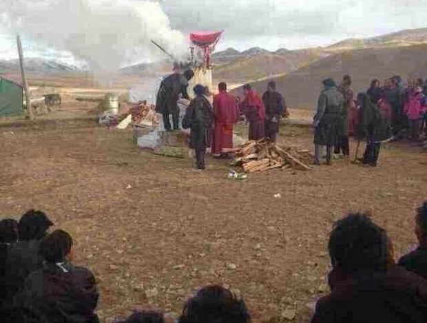 ཨ་དཀོན་རིན་པོ་ཆེའི་སྐུ་ཕུང་ཞུགས་འབུལ་ཟབ་རྒྱས་བྱ་རྒྱུར་རྒྱ་ནག་གིས་དམ་བསྒྲགས།
