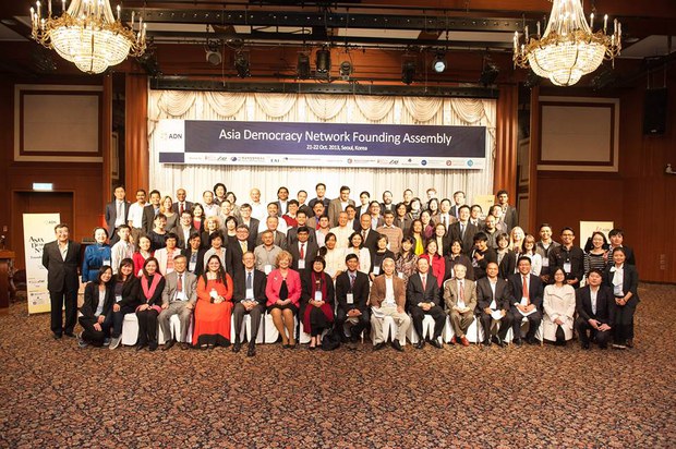 ཨེ་ཤི་ཡའི་དམངས་གཙོའི་ལྷན་ཚོགས་སུ་བཅར་བའི་ཚོགས་ཞུགས་པ་རྣམས།