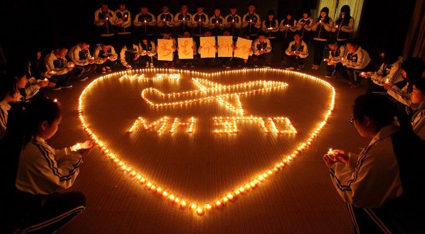 རྒྱ་ནག་གི་གྲོང་ཁྱེར་ཀྲེ་ཅང་ཕྱོགས་སུ་སློབ་ཕྲུག་ཚོས་འབྲེལ་ཐག་ཆད་པའི་གནམ་གྲུའི་ཆེད་མར་མེ་སྒྲོན་བཞིན་པ། ༢༠༡༤།༣།༡༠ རྒྱ་ནག་གི་གྲོང་ཁྱེར་ཀྲེ་ཅང་ཕྱོགས་སུ་སློབ་ཕྲུག་ཚོས་འབྲེལ་ཐག་ཆད་པའི་གནམ་གྲུའི་ཆེད་མར་མེ་སྒྲོན་བཞིན་པ། ༢༠༡༤།༣།༡༠