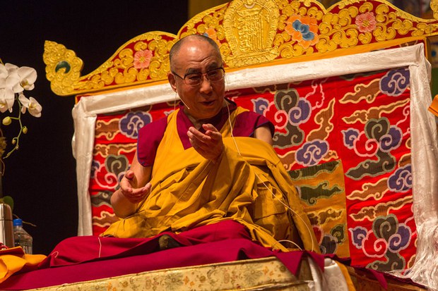 ༧གོང་ས་མཆོག་གིས་ཉིན་ཤས་གོང་ཨ་མི་རི་ཀའི་གྲོང་ཁྱེར་ནེའུ་ཡོག་ལ་མཛད་འཕྲིན་སྤེལ་བཞིན་པའི་སྐབས།
