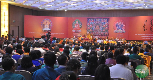 ༧གོང་ས་མཆོག་གིས་རྒྱ་གར་གྱི་རྒྱལ་ས་ལྡི་ལིར་སོག་པོ་གཙོ་བོར་གྱུར་བའི་དད་ལྡན་ཆོས་ཞུ་བ་སྟོང་ཕྲག་བརྒལ་བར་ཆོས་འབྲེལ་གནང་སྐབས། ༧གོང་ས་མཆོག་གིས་རྒྱ་གར་གྱི་རྒྱལ་ས་ལྡི་ལིར་སོག་པོ་གཙོ་བོར་གྱུར་བའི་དད་ལྡན་ཆོས་ཞུ་བ་སྟོང་ཕྲག་བརྒལ་བར་ཆོས་འབྲེལ་གནང་སྐབས།