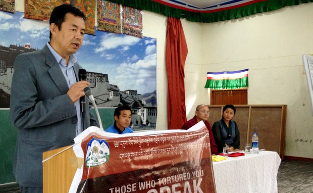འཕྲོད་བསྟེན་བཀའ་བློན་ཚེ་རིང་དབང་ཕྱུག་མཆོག་གིས་རྒྱལ་སྤྱིའི་མནར་གཅོད་ཉིན་མོར་གཏམ་བཤད་སྤེལ་བཞིན་པ། ༢༠༡༤།༦།༢༢