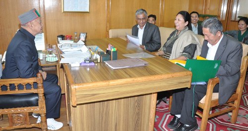 ནང་སྲིད་བཀའ་བློན་དང་ཧི་མཱ་ཅལ་མངའ་སྡེའི་བློན་ཆེན་རྣམ་གཉིས་མཇལ་འཕྲད་སྐབས། ནང་སྲིད་བཀའ་བློན་དང་ཧི་མཱ་ཅལ་མངའ་སྡེའི་བློན་ཆེན་རྣམ་གཉིས་མཇལ་འཕྲད་སྐབས།