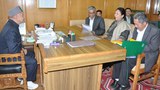 ནང་སྲིད་བཀའ་བློན་དང་ཧི་མཱ་ཅལ་མངའ་སྡེའི་བློན་ཆེན་རྣམ་གཉིས་མཇལ་འཕྲད་སྐབས། 