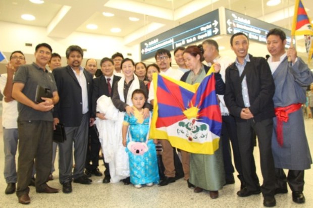 ཕྱི་དྲིལ་བཀའ་བློན་བདེ་སྐྱིད་ཆོས་དབྱིངས་ལགས་་ཨོ་སི་ཊོ་ལི་ཡར་འབྱོར་སྐབས་ཕེབས་བསུ། ཕྱི་དྲིལ་བཀའ་བློན་བདེ་སྐྱིད་ཆོས་དབྱིངས་ལགས་་ཨོ་སི་ཊོ་ལི་ཡར་འབྱོར་སྐབས་ཕེབས་བསུ།