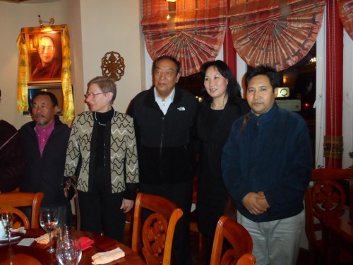 ཆོས་རིག་བཀའ་བློན་པདྨ་ཆོས་འབྱོར་མཆོག་ཡོ་རོབ་བྷེལ་ཇེམ་ལ་གཟིགས་སྐོར་སྐབས།