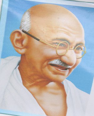 བདག་ཉིད་ཆེན་པོ་གན་དྷི་མཆོག བདག་ཉིད་ཆེན་པོ་གན་དྷི་མཆོག