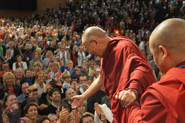 སྤྱི་ནོར་༧གོང་ས་མཆོག་གིས་་ཨ་མི་རི་ཀའི་Atlantaགྲོང་ཁྱེར་ནང་མཛད་འཕྲིན་སྐྱོང་བཞིན་པ།