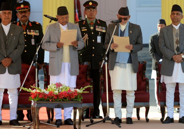 བལ་ཡུལ་གྱི་སྲིད་བློན་གསར་པས་དམ་འབུལ་གནང་བཞིན་པ། ༢༠༡༤།༠༢།༡༠