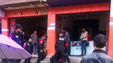  ཉེན་རྟོག་པས་ལི་ཐང་རྫོང་ཏུ་ངོ་རྒོལ་བྱེད་མཁན་འཇུ་བཟུང་བྱེད་བཞིན་པ། ༢༠༡༥།༨།༡༨