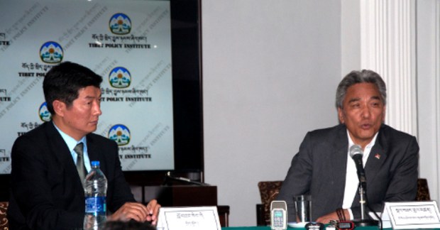 བོད་མིའི་སྒྲིག་འཛུགས་ཀྱི་སྲིད་སྐྱོང་དང་དམིགས་བསལ་སྐུ་ཚབ་སྐལ་བཟང་རྒྱལ་མཚན་ལགས་རྣམ་གཉིས་བགྲོ་གླེང་སྐབས། ༢༠༡༤།༤།༡༨
