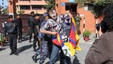 ༢༠༡༡ལོར་བལ་ཡུལ་དུ་བོད་མི་ཚོས་མཉམ་འབྲེལ་རྒྱལ་ཚོགས་མདུན་སྐད་འབོད་བྱས་སྐབས།