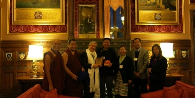 དབྱིན་ཇི་གྲོས་ཚོགས་འོག་མའི་ཚོགས་གཙོ་མཆོག་དང་མཇལ་སྐབས། དབྱིན་ཇི་གྲོས་ཚོགས་འོག་མའི་ཚོགས་གཙོ་མཆོག་དང་མཇལ་སྐབས།