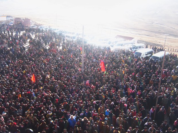 ནང་ཆེན་གྱི་ཇ་པ་དགོན་པའི་མདུན་བོད་མི་མང་པོ་འཛོམས་ཡོད་པའི་རྣམ་པ། ༢༠༡༤།༢།༥ ནང་ཆེན་གྱི་ཇ་པ་དགོན་པའི་མདུན་བོད་མི་མང་པོ་འཛོམས་ཡོད་པའི་རྣམ་པ། ༢༠༡༤།༢།༥