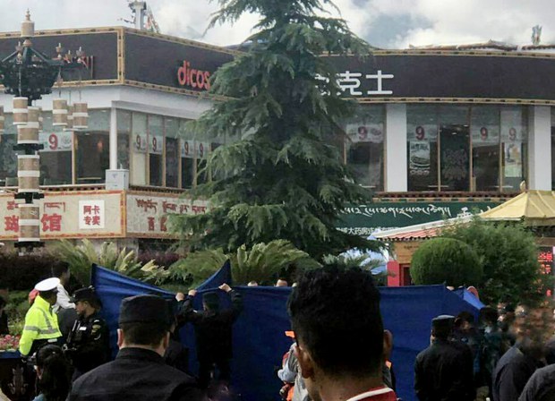 བོད་ཀྱི་རྒྱལ་ས་ལྷ་སའི་ནང་བོད་མི་ཞིག་གི་རང་སྲོག་བཅད་པའི་གནས་ཚུལ། བོད་ཀྱི་རྒྱལ་ས་ལྷ་སའི་ནང་བོད་མི་ཞིག་གི་རང་སྲོག་བཅད་པའི་གནས་ཚུལ།