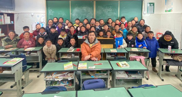 རྒྱ་ནག་གཞུང་གིས་གཞུང་འབྲེལ་གཏན་འབེབས་སློབ་ཁྲིད་ལས་བརྒལ་བའི་ཉེས་མིང་འོག་བོད་ཡིག་དགེ་རྒན་ཞིག་ཕྱིར་ཕུད་བཏང་འདུག