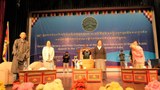 གྲོས་ཚོགས་འགོ་བཙུགས་པ་དང་བསྟུན་རྡ་རམ་ས་ལར་མི་མང་རེ་འབོད་ཚོགས་པས་མི་མང་རང་བཞིན་གྱི་ཞུ་འབོད་ལས་འགུལ་སྤེལ་བཞིན་འདུག
