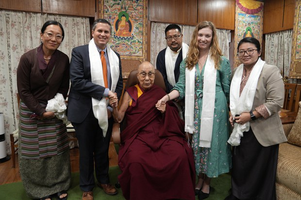 ༧གོང་ས་མཆོག་ལ་མཇལ་འཕྲད་དང་འབྲེལ། ཨ་རིའི་གྲོས་ཚོགས་ཀྱིས་བོད་དོན་རྒྱབ་སྐྱོར་གནང་འདུན་ཆེན་པོ་ཡོད་པར་སྙན་སེང་ཞུས་པ། ༧གོང་ས་མཆོག་ལ་མཇལ་འཕྲད་དང་འབྲེལ། ཨ་རིའི་གྲོས་ཚོགས་ཀྱིས་བོད་དོན་རྒྱབ་སྐྱོར་གནང་འདུན་ཆེན་པོ་ཡོད་པར་སྙན་སེང་ཞུས་པ།