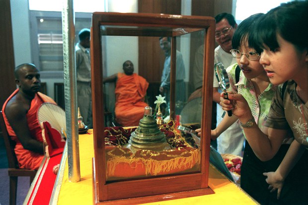 རྒྱ་ནག་གིས་ནང་ཆོས་ཕྱི་འབྲེལ་སྲིད་བྱུས་སུ་བཀོལ་སྤྱོད་ཀྱིས་ནང་པའི་རྒྱལ་ཁབ་ཁག་ཏུ་ཤུགས་རྐྱེན་སྤྲོད་བཞིན་པའི་ཁྲོད། རྒྱ་གར་གྱིས་སངས་རྒྱས་ཀྱི་རིང་བསྲེལ་ཝེཊ་ནམ་དུ་གདན་ཞུ་གནང་རྒྱུ།
