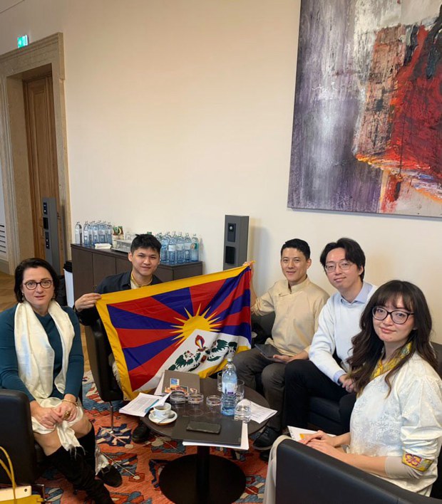 ཡོ་རོབ་ཨོསི་ཊརིཡའི་གྲོས་ཚོགས་འཐུས་མི་ཞིག་གིས་བོད་ནང་གི་གཏན་འཇགས་སློབ་གྲྭའི་ཐད་ཤུགས་སྣོན་བསྐྱོན་རྒྱུ་ཡིན་པ་ཁས་ལེན་གནང་འདུག ཡོ་རོབ་ཨོསི་ཊརིཡའི་གྲོས་ཚོགས་འཐུས་མི་ཞིག་གིས་བོད་ནང་གི་གཏན་འཇགས་སློབ་གྲྭའི་ཐད་ཤུགས་སྣོན་བསྐྱོན་རྒྱུ་ཡིན་པ་ཁས་ལེན་གནང་འདུག