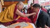 རྒྱ་གར་ཨ་རུ་ན་ཅལ་མངའ་སྡེའི་སྤྱི་ཁྱབ་བློན་ཆེན་པདྨ་མཁའ་འགྲོ་མཆོག་གིས་༧གོང་ས་མཆོག་དང་མཇལ་བཞིན་པ། ༢༠༡༧།༤།༥
