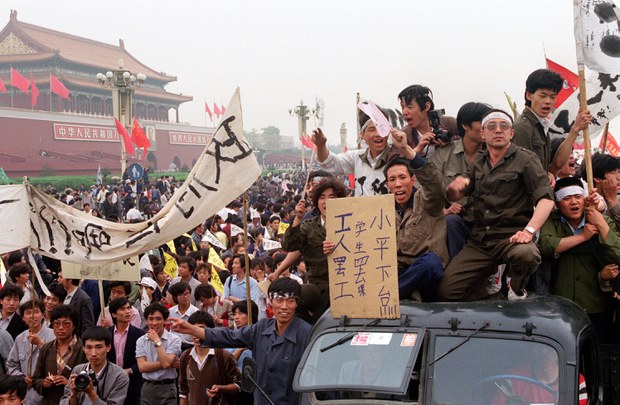 ༡༩༨༩ལོར་གནམ་སྡེ་སྒོ་མོ་ཆེའི་མང་གཙོའི་ལས་འགུལ་ནང་མི་གྲངས་ཆིག་ཁྲི་ཙམ་དམར་བསད་བཏང་ཡོད་པ།