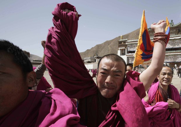 བོད་ནང་གི་འགྲོ་བ་མིའི་ཐོབ་ཐང་ལ་བརྩི་མེད་རྡོག་རོལ་གཏོང་བཞིན་པའི་ཐད་སྣང་ཆུང་བྱེད་རྒྱུ་མེད་པའི་ཞུ་འབོད།