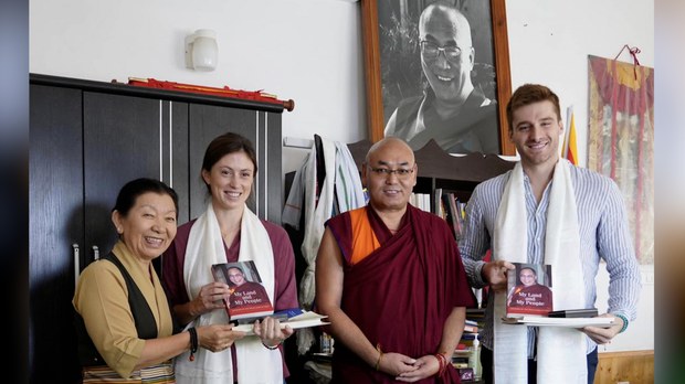 བོད་དོན་རྒྱབ་སྐྱོར་བ་གཉིས་བཙན་བྱོལ་བོད་མིའི་བསྟི་གནས་སུ་གཟིགས་སྐོར། བོད་དོན་རྒྱབ་སྐྱོར་བ་གཉིས་བཙན་བྱོལ་བོད་མིའི་བསྟི་གནས་སུ་གཟིགས་སྐོར།