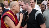 ༧གོང་ས་མཆོག་དང་ཨོ་སེ་ཊོ་ལི་ཡའི་དབྱུག་རྕེད་སྤོ་ལོ་(Cricket)་རུ་ཁག་གི་འགོ་ཁྲིད་སི་ཊིཝ་སི་མིཐ་(Steve Smith) ༢༠༡༧།༣།༢༤