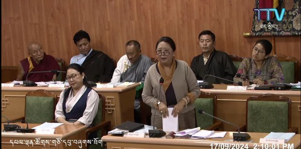 ཨའོསི་ཊརེ་ལི་ཡའི་རྒྱལ་ཡོངས་བོད་རིགས་སྤྱི་མཐུན་ཚོགས་པས་ཉེ་དུས་སེང་གེ་ཟེར་བ་ཞིག་གིས་སྤྱི་ནོར་༧གོང་ས་༧སྐྱབས་མགོན་ཆེན་པོ་མཆོག་ལ་མཚན་དམོད་ཞུས་པར་ཁྲིམས་གཏུག་བྱེད་རྒྱུ་ཡིན་འདུག