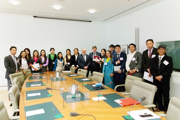 ཨོ་སུ་ཁྲི་ལེ་ཡའི་ནང་བོད་མི་ཚོས་གྲོས་ཚོཊ་འཐུས་མི་མང་པོར་མཇལ་ནས་ཞུ་གཏུག་སྐབས། ༢༠༡༩།༩།༡༠ ཨོ་སུ་ཁྲི་ལེ་ཡའི་ནང་བོད་མི་ཚོས་གྲོས་ཚོཊ་འཐུས་མི་མང་པོར་མཇལ་ནས་ཞུ་གཏུག་སྐབས། ༢༠༡༩།༩།༡༠