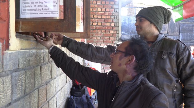 ཀང་ར་རྫོང་གི་འཕྲོད་བསྟེན་ལྷན་ཁང་གིས་སྨན་རྩིས་ཁང་ལ་བོད་སྨན་ནག་པོ་དགུ་སྦྱོར་ཚོང་འགྲེམས་མི་ཆོག་པའི་བཀའ་ཁྱབ་བཏང་འདུག ཀང་ར་རྫོང་གི་འཕྲོད་བསྟེན་ལྷན་ཁང་གིས་སྨན་རྩིས་ཁང་ལ་བོད་སྨན་ནག་པོ་དགུ་སྦྱོར་ཚོང་འགྲེམས་མི་ཆོག་པའི་བཀའ་ཁྱབ་བཏང་འདུག