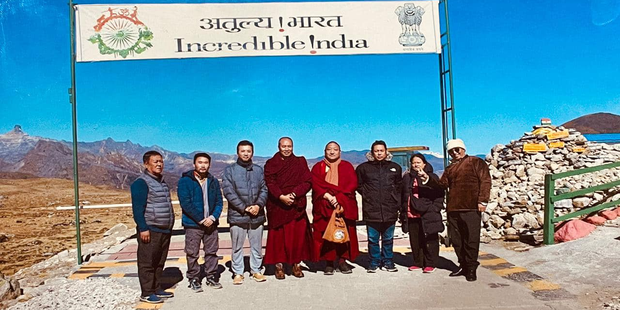 འབུམ་ལ་ས་མཚམས་ནི་ལོ་རྒྱུས་ཐོག་འཕགས་བོད་གཉིས་ཀྱི་ས་མཚམས་ཡིན་སྐོར་ཁུལ་དེར་གནས་སྡོད་མཐའ་སྲུང་དམག་མི་རྣམས་ནས་གོ་རྟོགས་སྤེལ་བཞིན་ཡོད་པ།
