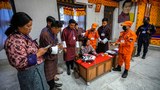 འབྲུག་ཡུལ་གྱི་རྒྱལ་ཡོངས་འོས་བསྡུའི་ཁྲོད་མི་སེར་དམངས་གཙོ་ཚོཊ་པར་རྒྱལ་ཁ་ཐོབ་འདུག