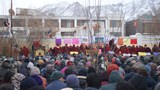 གནས་མཆོག་རྡོ་རྗེ་གདན་གྱི་བྱང་ཆུབ་མཆོད་རྟེན་གྱི་འཛིན་སྐྱོང་བདག་དབང་ནང་པ་རང་ལ་དགོས་ཞེས་ལ་དྭགས་སུ་ཉིན་གཅིག་རིང་ཟས་བཅད་ངོ་རྒོལ་གནང་སོང་།