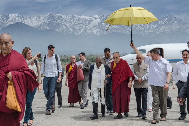 ༧གོང་ས་མཆོག་དང་ལྷོ་ཨ་ཧྥི་རི་ཀའི་ཡེ་ཤུའི་བླ་ཆེན་ཊུ་ཊུ་རྣམ་གཉིས་རྡ་རམ་སཱ་ལར། ༢༠༡༥།༤།༡༨