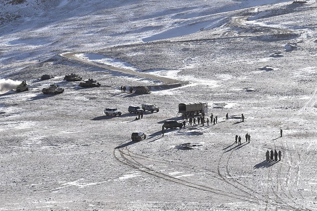 མཐའ་སྲུང་དམག་ལ་བསྟོད་བསྔགས་བྱས་བ་ནི་རྒྱ་གར་ལ་དམིགས་ནས་ཡིན་པ་ཉམས་ཞིབ་པས་ངོས་འཛིན། མཐའ་སྲུང་དམག་ལ་བསྟོད་བསྔགས་བྱས་བ་ནི་རྒྱ་གར་ལ་དམིགས་ནས་ཡིན་པ་ཉམས་ཞིབ་པས་ངོས་འཛིན།