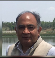 རྒྱ་གར་ནང་སྲིད་ལྷན་ཁང་གི་བོད་དོན་སློབ་སྟོན་པ་ཟུར་པ་སྐུ་ཞབས་ཨཱ་མེཊ་བྷ་མཱ་ཐར་(Amitabh Mathur)་ལགས།