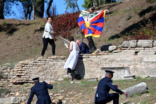 རྒྱ་ནག་ལ་ཨོ་ལིམ་པིཀསི་རྩེད་འགྲན་གྱི་དཔལ་འབར་རྩིས་སྤྲོད་བཞིན་པར་ངོ་རྒོལ་བསྟུད་མར་བྱས་འདུག རྒྱ་ནག་ལ་ཨོ་ལིམ་པིཀསི་རྩེད་འགྲན་གྱི་དཔལ་འབར་རྩིས་སྤྲོད་བཞིན་པར་ངོ་རྒོལ་བསྟུད་མར་བྱས་འདུག