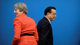 དབྱིན་ལེན་གྱི་སྲིད་བློན་ལྕམ་(Theresa May)་ལགས་དང་རྒྱ་ནག་གི་སྲིད་བློན་(Li Keqiang)གཉིས་པེ་ཅིན་དུ། ༢༠༡༨།༡།༣༡