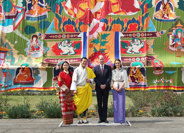 དབྱིན་ཇིའི་རྒྱལ་སྲས་དང་བཙུན་མོ་རྣམ་གཉིས་ཀྱིས་འབྲུག་གི་རྒྱལ་པོ་དང་བཙུན་མོར་ཐེངས་དང་པོར་མཇལ་འཕྲད་གནང་སྐབས། ༢༠༡༦།༤།༡༤ དབྱིན་ཇིའི་རྒྱལ་སྲས་དང་བཙུན་མོ་རྣམ་གཉིས་ཀྱིས་འབྲུག་གི་རྒྱལ་པོ་དང་བཙུན་མོར་ཐེངས་དང་པོར་མཇལ་འཕྲད་གནང་སྐབས། ༢༠༡༦།༤།༡༤