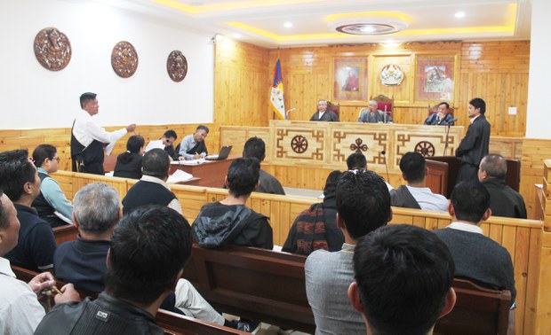 ཆེས་མཐོའི་ཁྲིམས་ཞིབ་ཁང་ནས་ཁ་མཆུ་ཨང་༢༠་པའི་དངོས་དོན་དྲུག་པ་དང་འབྲེལ་བའི་ཞིབ་གཅོད་ཉན་ཞིབ་ལྔ་པ་ཚོགས་གནང་སྐབས། ༢༠༡༩།༨།༢ ཆེས་མཐོའི་ཁྲིམས་ཞིབ་ཁང་ནས་ཁ་མཆུ་ཨང་༢༠་པའི་དངོས་དོན་དྲུག་པ་དང་འབྲེལ་བའི་ཞིབ་གཅོད་ཉན་ཞིབ་ལྔ་པ་ཚོགས་གནང་སྐབས། ༢༠༡༩།༨།༢