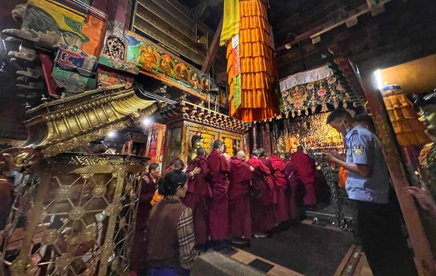 རྒྱ་ནག་གཞུང་གིས་བོད་མི་དང་ཡུ་གུར་བའི་ཆོས་དད་རང་དབང་རྡོག་རོལ་གཏོང་བཞིན་འདུག