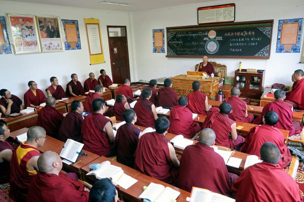 རྒྱ་ནག་གཞུང་གིས་བོད་ནང་ཆོས་ལུགས་སྲོལ་ཡིག་ཟེར་བ་བསྐྱར་བཅོས་ཁ་སྣོན་བྱས་ནས་དོ་དམ་དུ་བཏང་འདུག