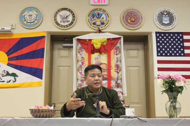 བོད་མི་མང་སྤྱི་འཐུས་ལྷན་ཚོགས་ཀྱི་ཚོགས་གཙོ་སྤེན་པ་ཚེ་རིང་མཆོག་གིས་ཨ་རིའི་རྒྱལ་སའི་མངའ་ཁུལ་བོད་མི་ཚོར་གཏམ་བཤད་གནང་བཞིན་པ། བོད་མི་མང་སྤྱི་འཐུས་ལྷན་ཚོགས་ཀྱི་ཚོགས་གཙོ་སྤེན་པ་ཚེ་རིང་མཆོག་གིས་ཨ་རིའི་རྒྱལ་སའི་མངའ་ཁུལ་བོད་མི་ཚོར་གཏམ་བཤད་གནང་བཞིན་པ།