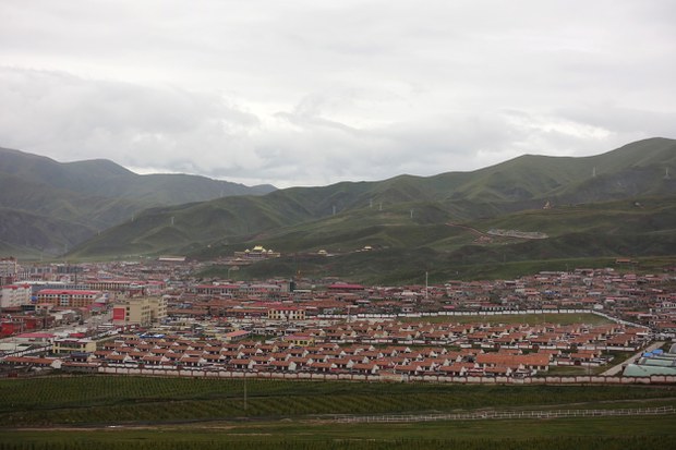 རྒྱ་ནག་གི་ལོ་ལྔ་ཅན་གྱི་འཆར་གཞི་༡༣་པའི་འོག་བོད་པའི་འབྲོག་པ་མང་པོ་གནས་སྤོ་བྱེད་དུ་བཅུགས་འདུག