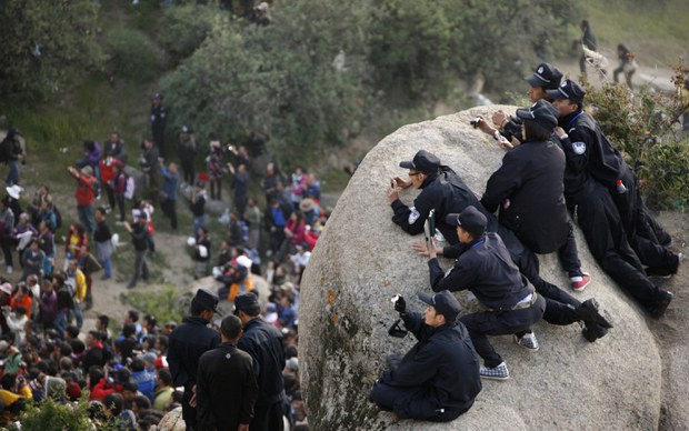 ཞོ་སྟོན་གྱི་དུས་ཆེན་སྐབས་ལྷ་སར་གཟའ་འཁོར་གཅིག་ཙམ་རིང་གཞུང་ལམ་ཁག་ཅིག་བཀག་སྡོམ་བྱ་རྒྱུ་ཡིན་འདུག