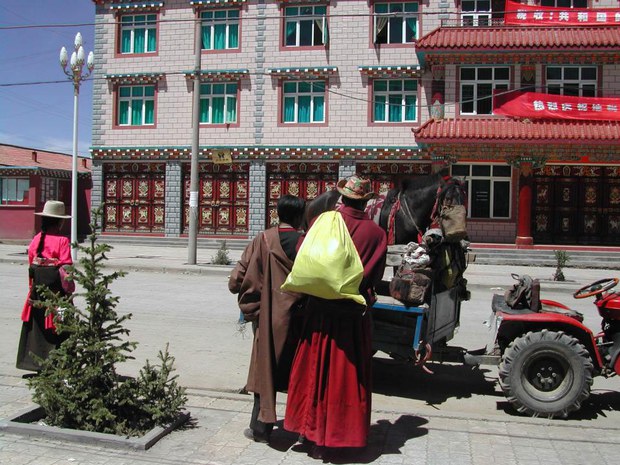 གསེར་རྟའི་ནང་ས་ཆ་གཞུང་བཞེས་རྗེས་འཛུགས་སྐྲུན་ལས་གཞི།